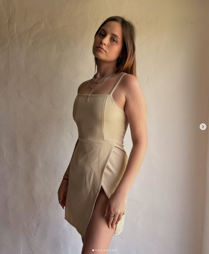 Vestido corto beige